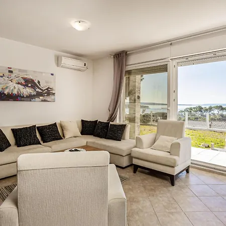 3 Bedroom Beautiful In * Banjol