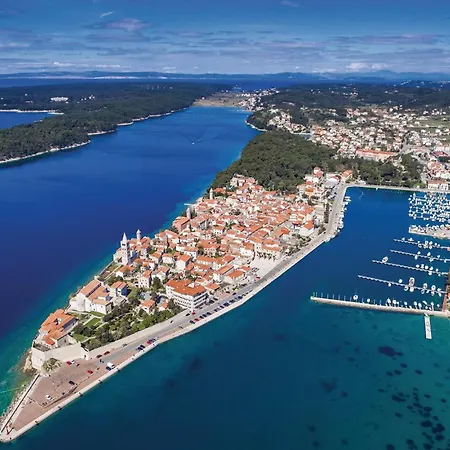 3 Bedroom Beautiful In 아파트 *