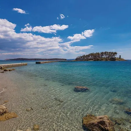 아파트 3 Bedroom Beautiful In Banjol