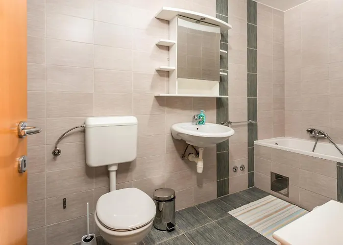 3 Bedroom Beautiful In Appartement *