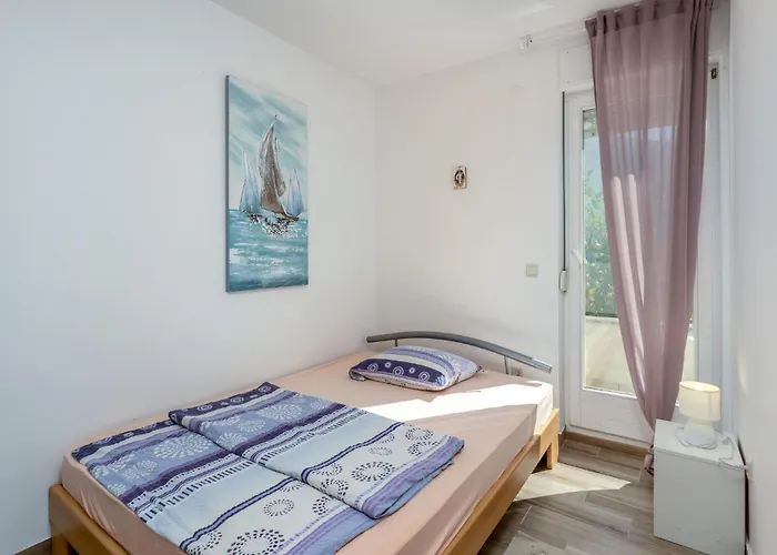 3 Bedroom Beautiful In Banjol