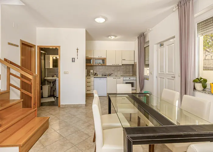 Appartement 3 Bedroom Beautiful In *