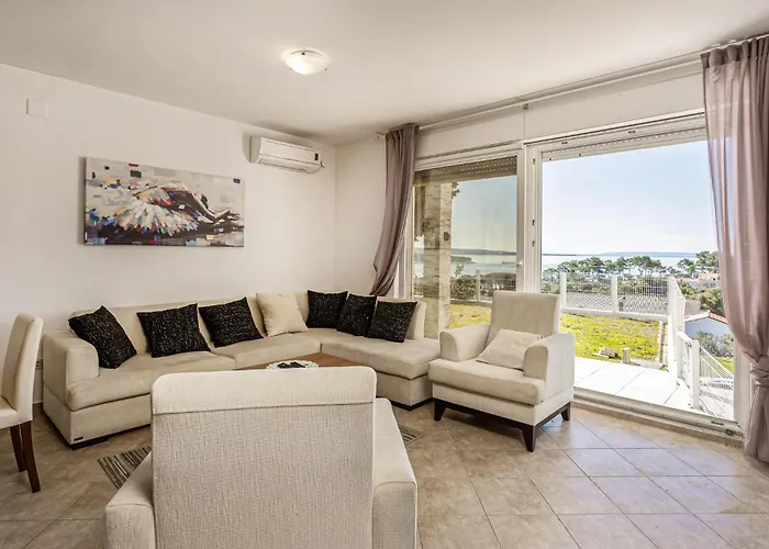 3 Bedroom Beautiful In * Banjol