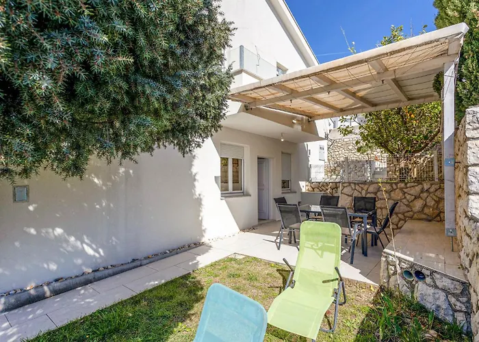 3 Bedroom Beautiful In Banjol