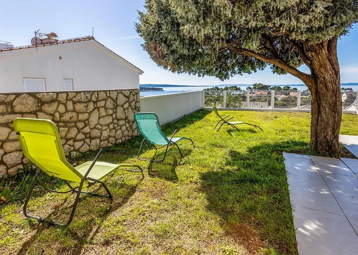 3 Bedroom Beautiful In Appartement Banjol