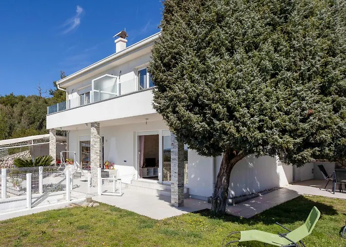 3 Bedroom Beautiful In * Banjol
